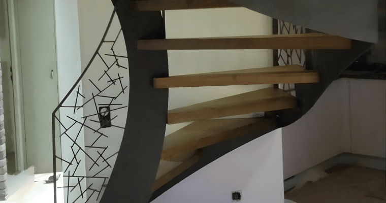 escaliers en colimaçon en métal construits sur la cotes basque par cmétal